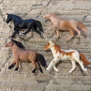 🎄 Set of 4 Horse Figurines for Kids 4”